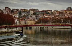 星空娱乐入口-清晨体能课后，里昂外线爆发备战德甲，底气十足，年轻球员得到机会的简单介绍